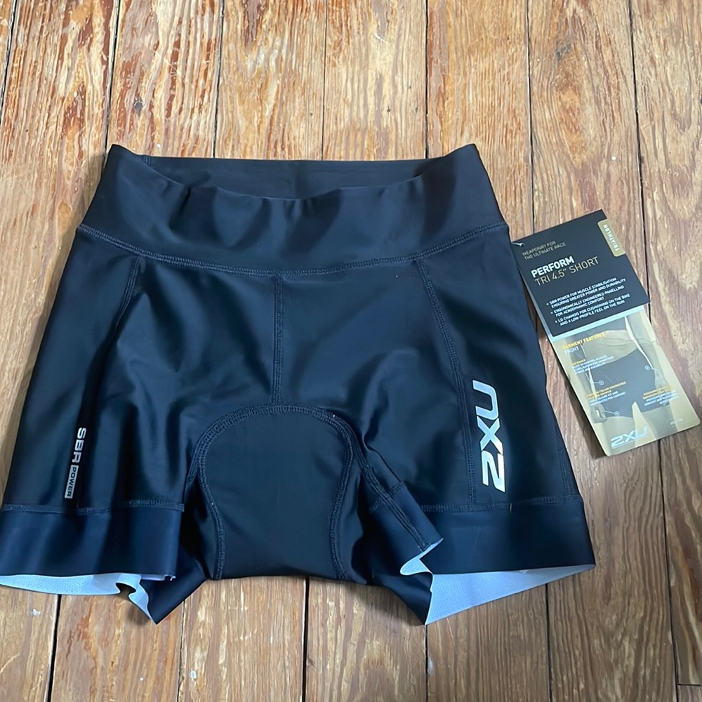Brand new 2XU 4.5 inch Tri Short